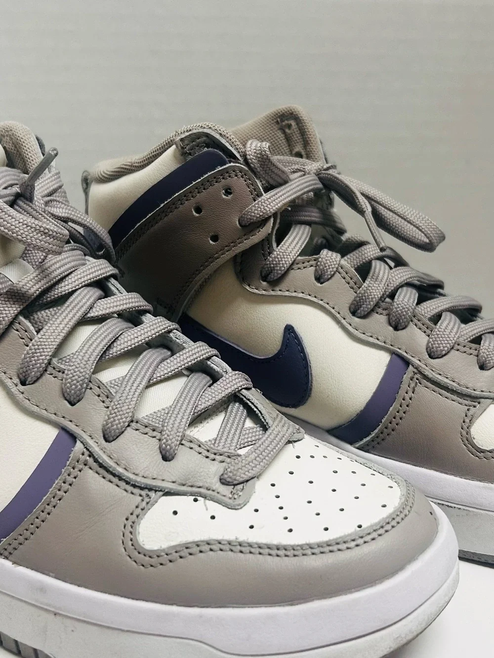 Nike Women’s High-Top Sneakers in Gray, Lavender and White Sz 8